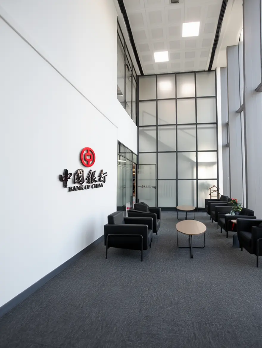 Logo duvarı önünde bekleme alanı