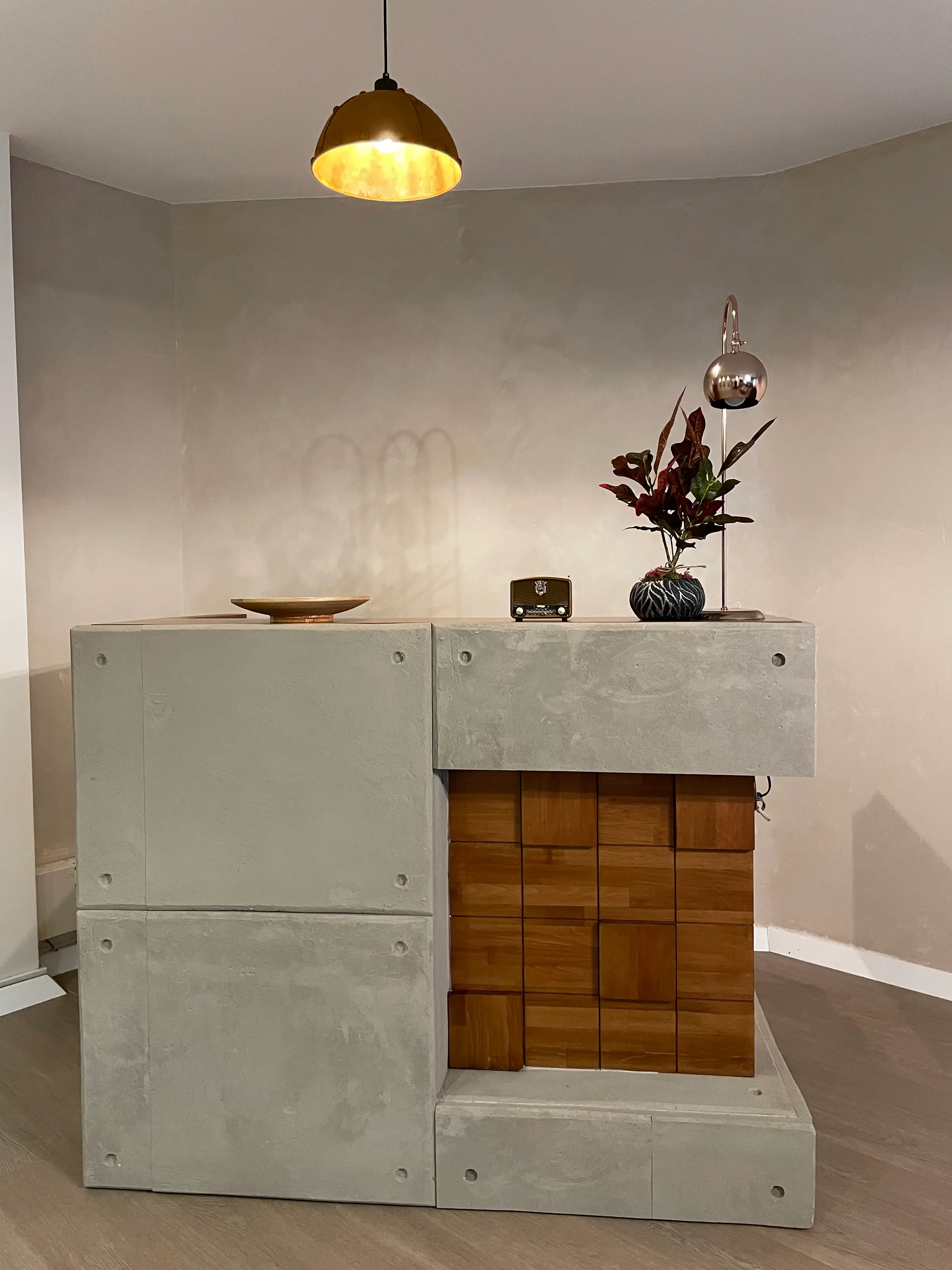Reception desk made of concrete and timber blocks