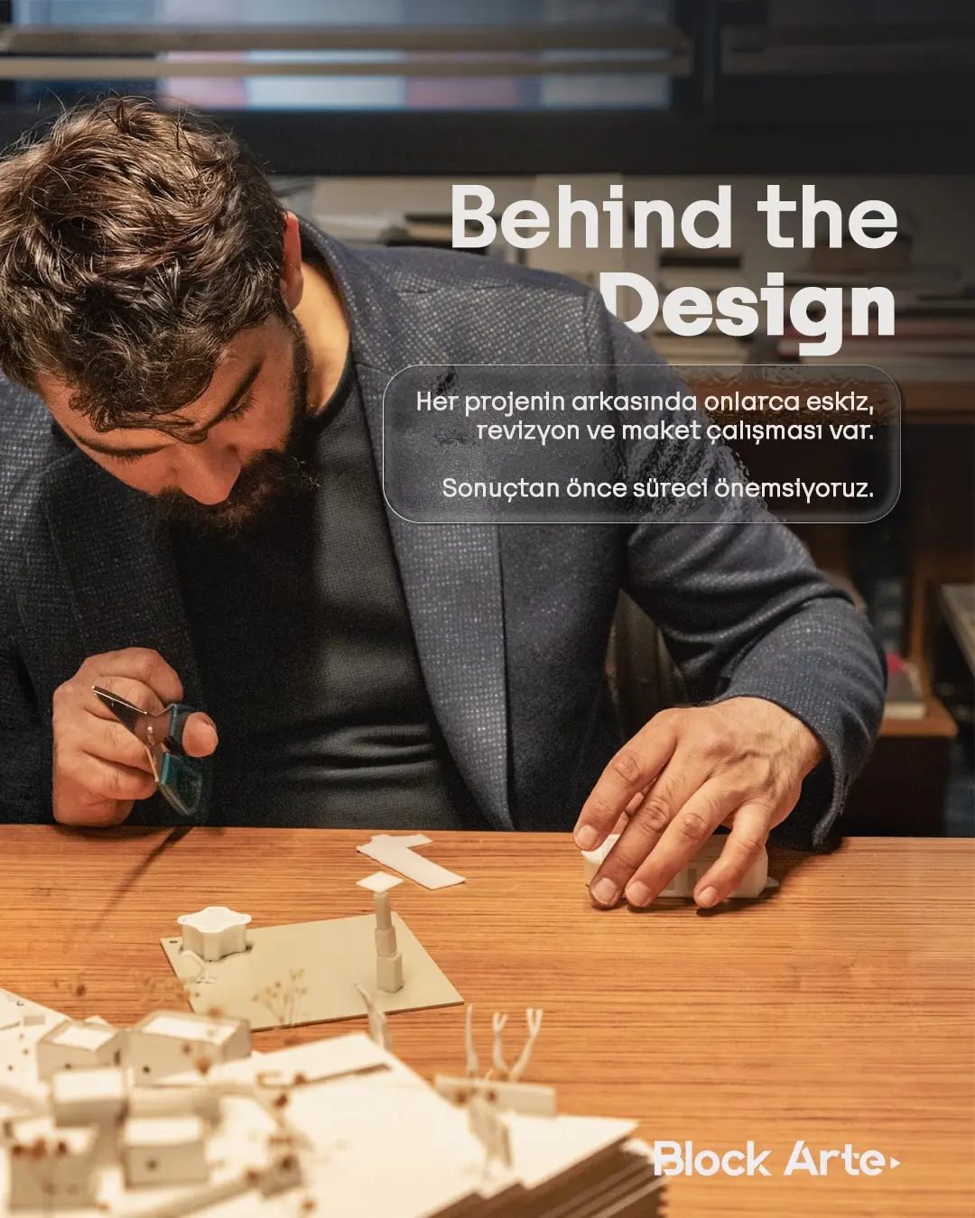 Sinan Karakuş stüdyoda maket üzerinde çalışırken; "Behind the Design" paylaşımı.